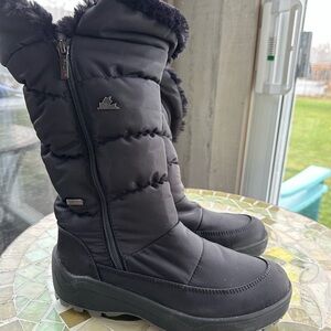 Pajara winter boots with spikes on bottom New never worn